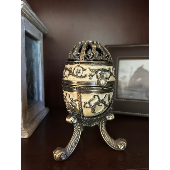 Egg Trinket Box Music‎ Box Ornate Metal Filigree Faux Pearl Accents Decor - Picture 1 of 5